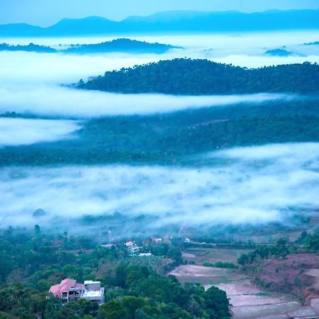 Hotel Shawrya The Grand Madikeri Zewnętrze zdjęcie